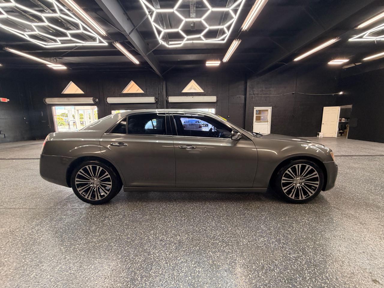 2012 Chrysler 300 Limited - Photo 9