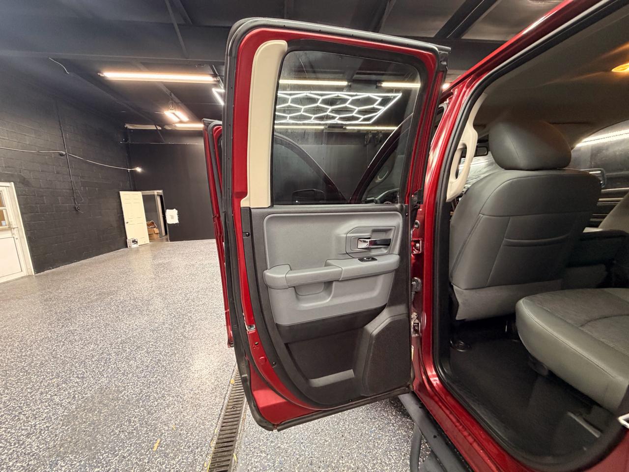 RAM 1500 SLT Quad Cab 2WD 2015