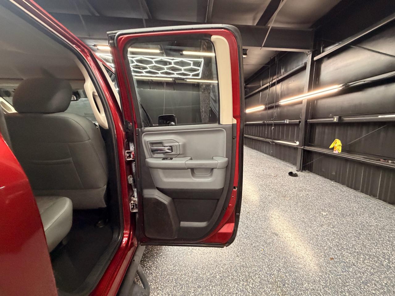 RAM 1500 SLT Quad Cab 2WD 2015