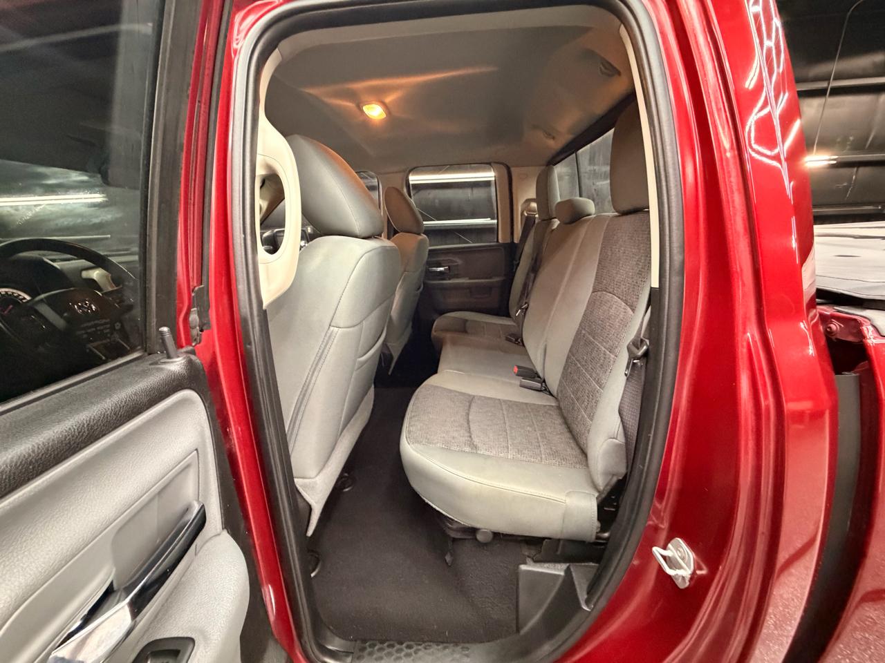 RAM 1500 SLT Quad Cab 2WD 2015