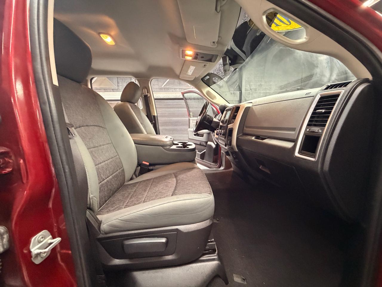 RAM 1500 SLT Quad Cab 2WD 2015