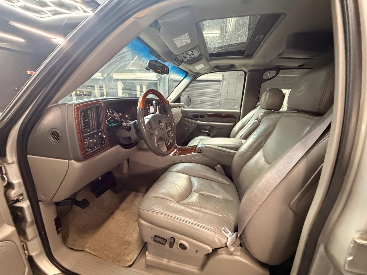 Cadillac Escalade AWD 2004