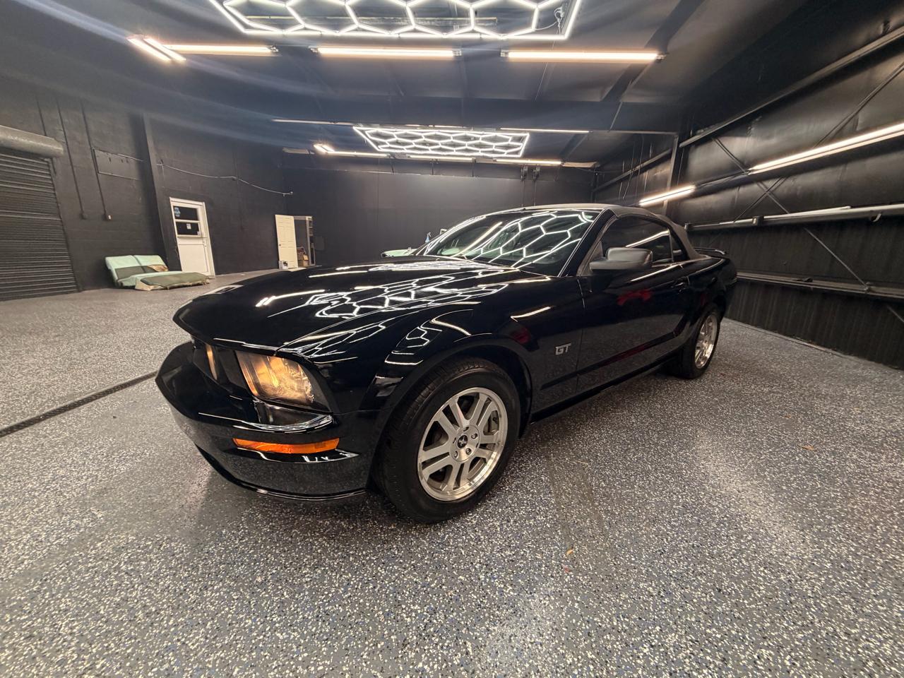 Ford Mustang GT Deluxe Convertible 2006