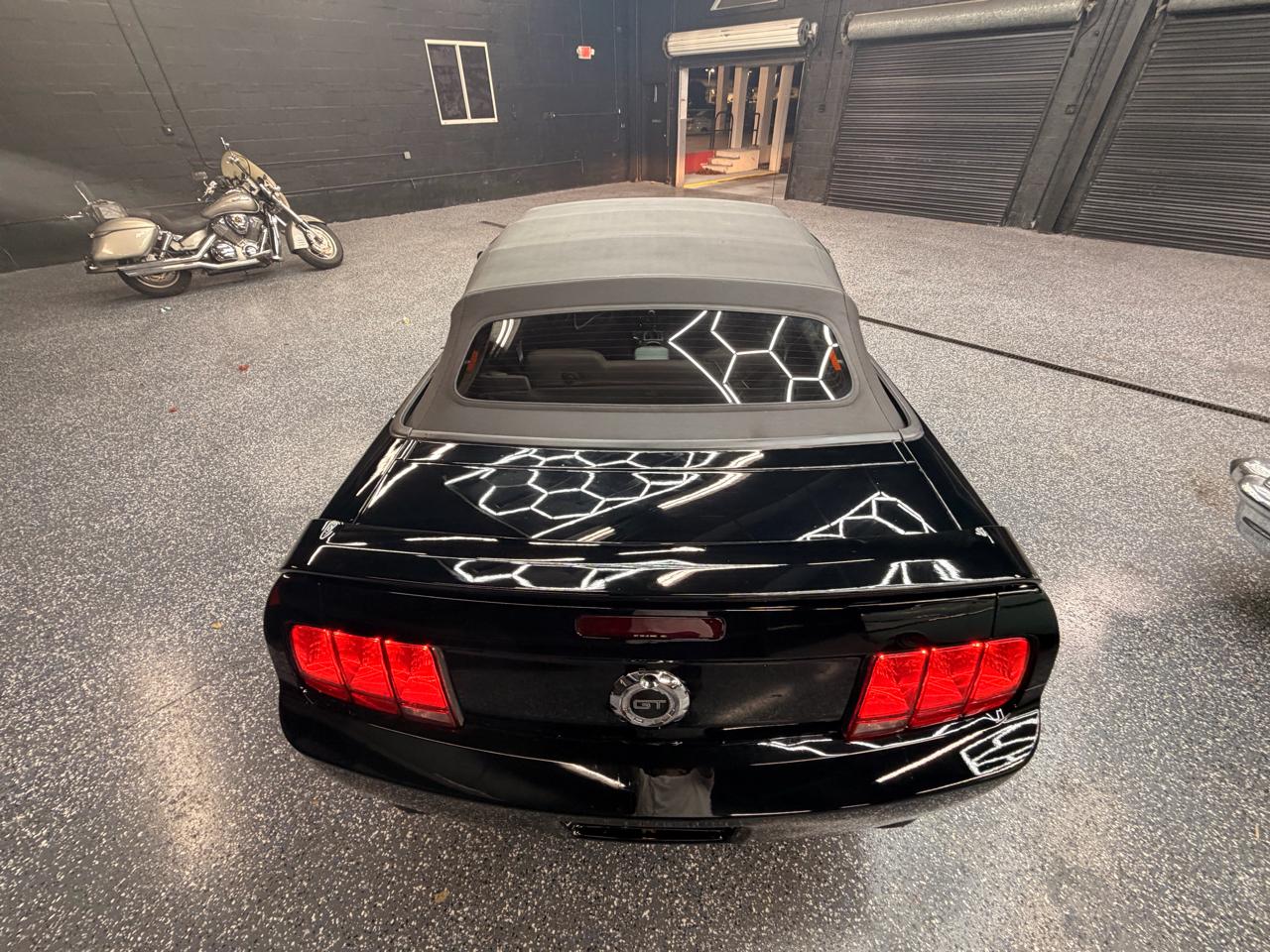 Ford Mustang GT Deluxe Convertible 2006