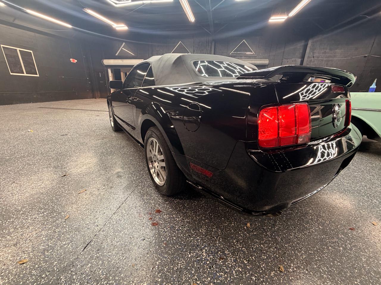 Ford Mustang GT Deluxe Convertible 2006
