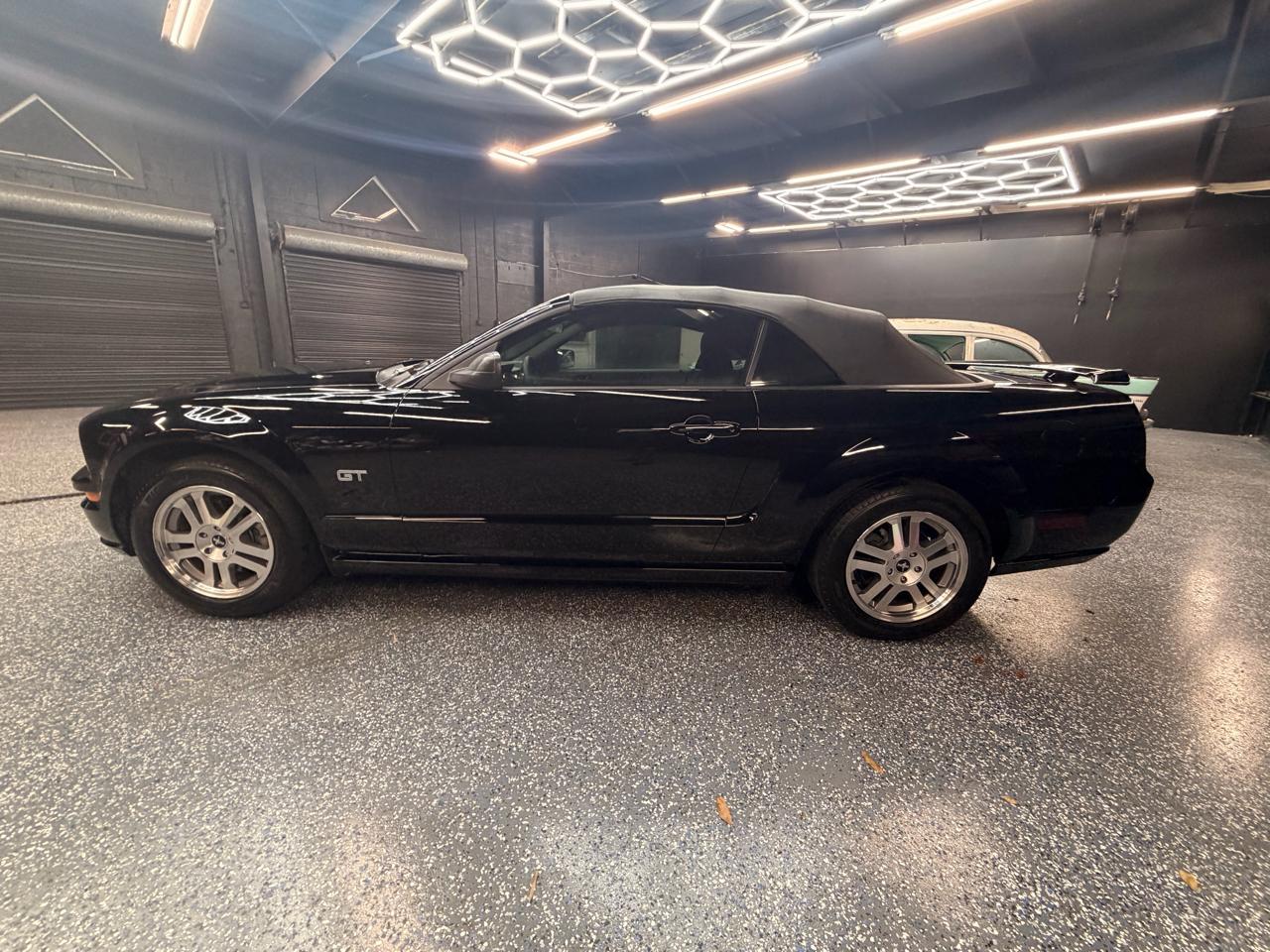 Ford Mustang GT Deluxe Convertible 2006
