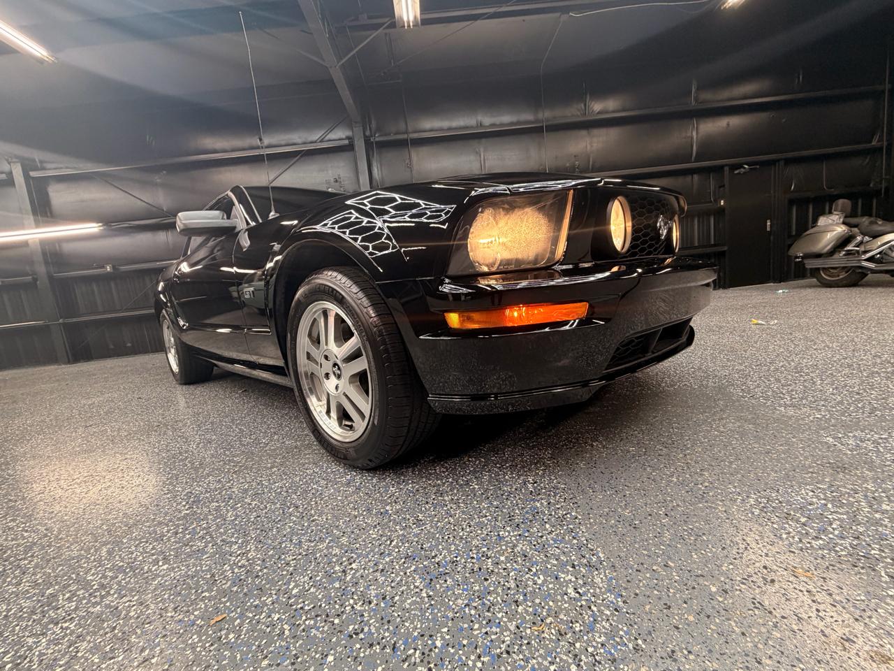 Ford Mustang GT Deluxe Convertible 2006