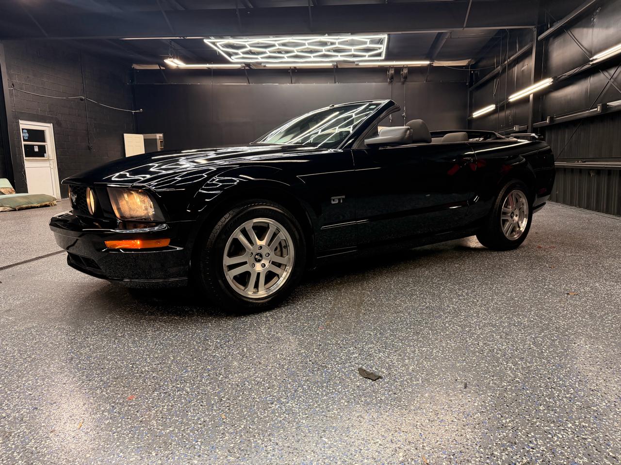 Ford Mustang GT Deluxe Convertible 2006