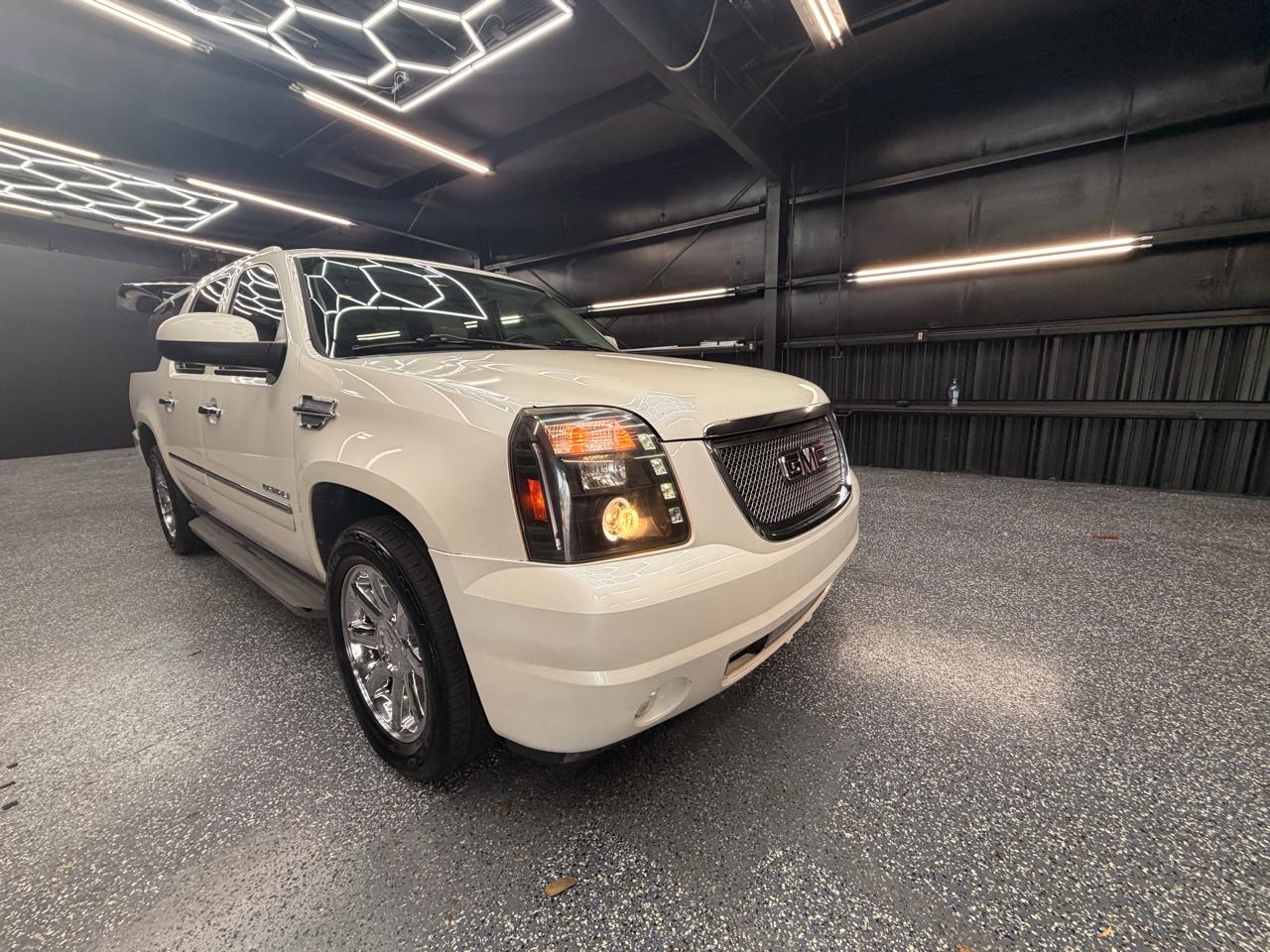 GMC Yukon Denali XL 4WD 2011