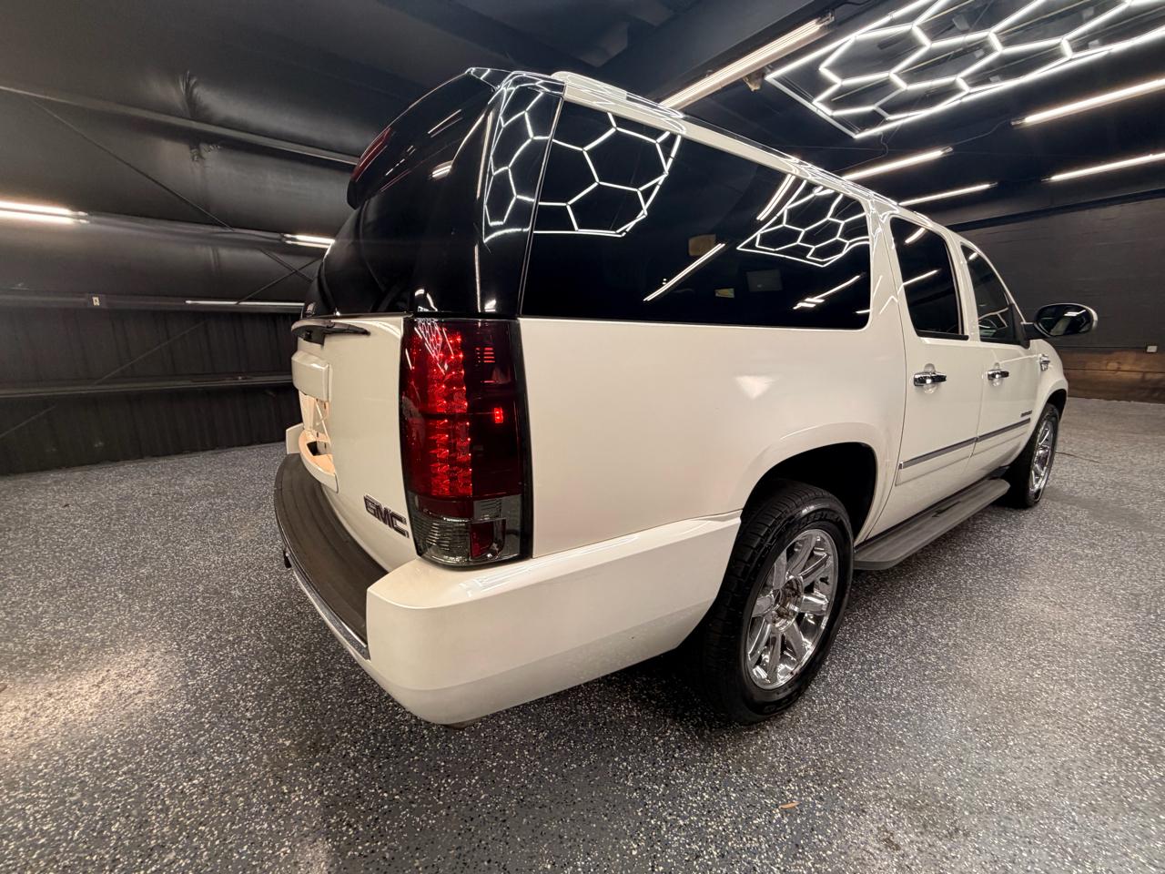 GMC Yukon Denali XL 4WD 2011