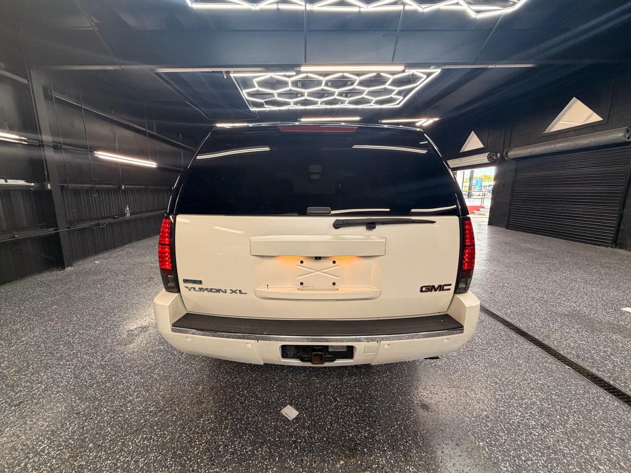 GMC Yukon Denali XL 4WD 2011