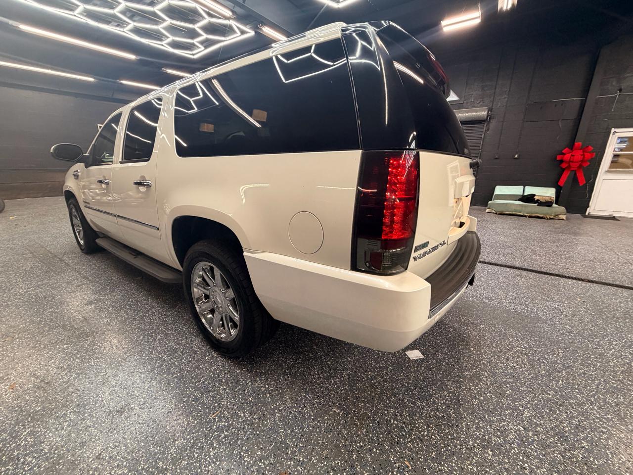 GMC Yukon Denali XL 4WD 2011
