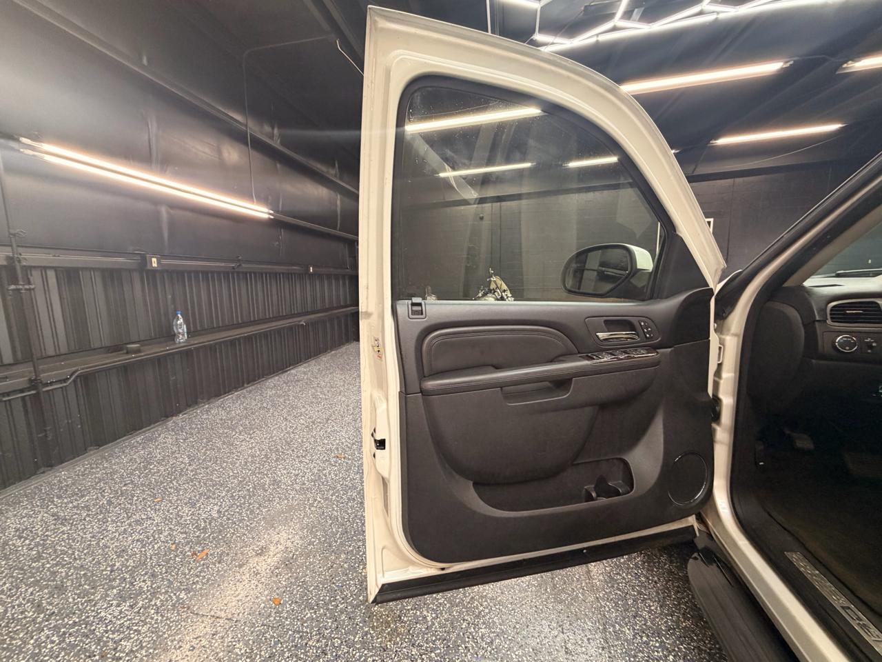 GMC Yukon Denali XL 4WD 2011