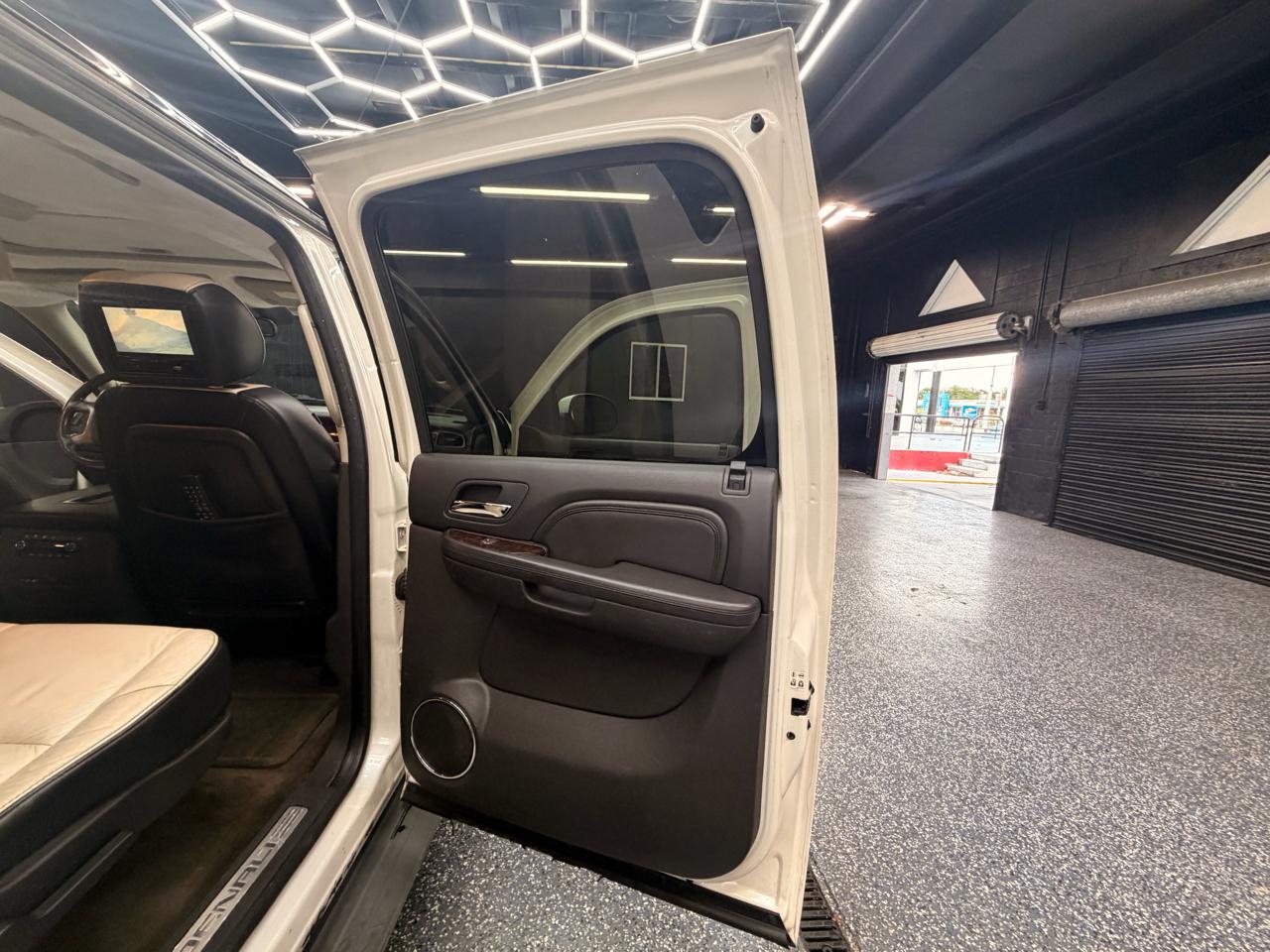 GMC Yukon Denali XL 4WD 2011