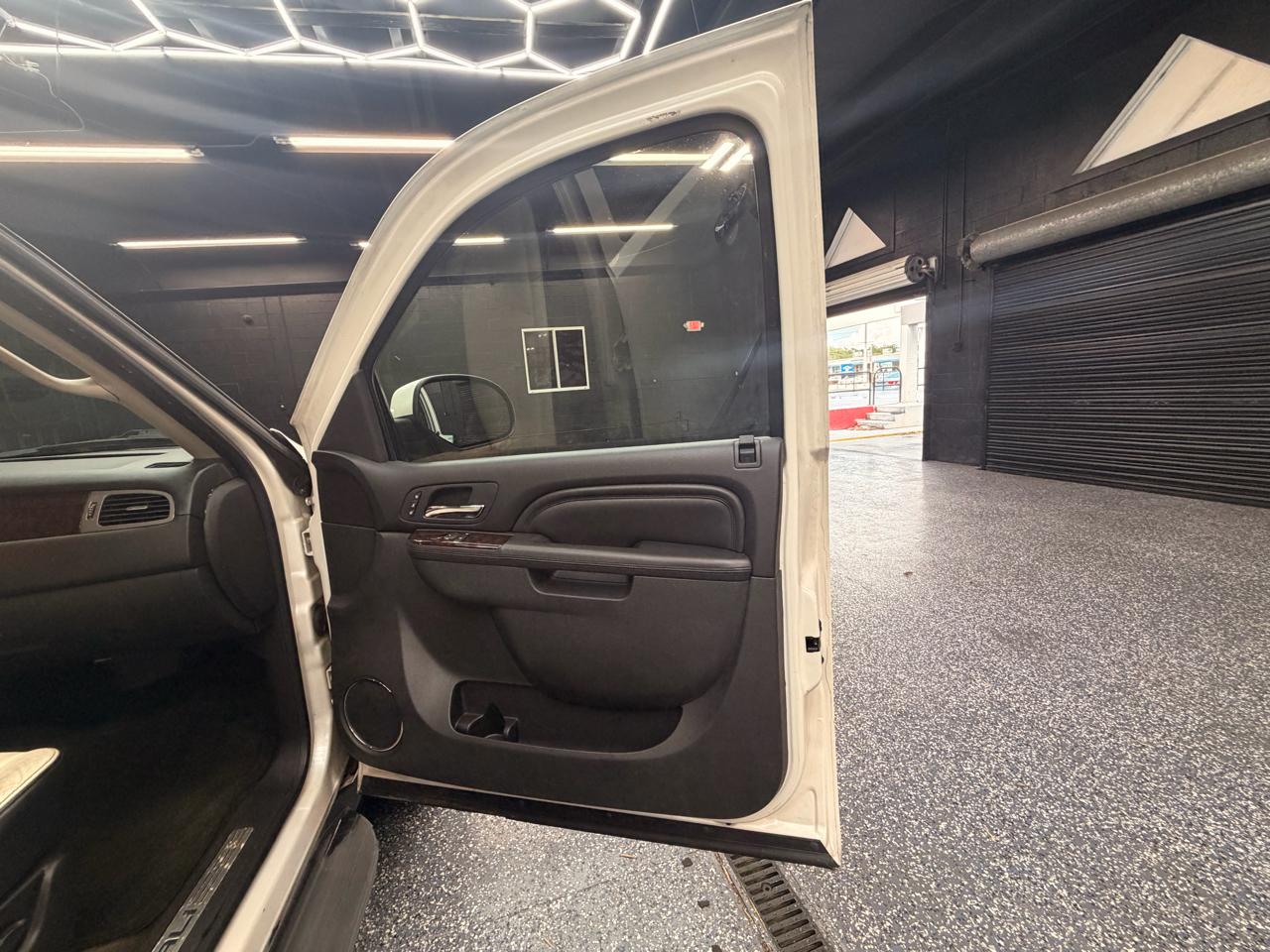 GMC Yukon Denali XL 4WD 2011