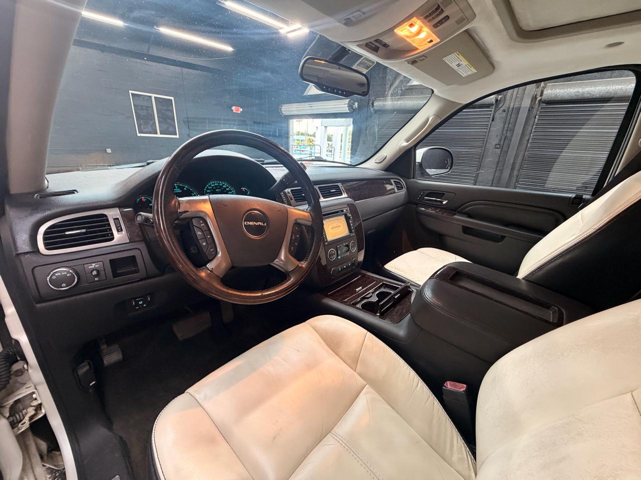 GMC Yukon Denali XL 4WD 2011