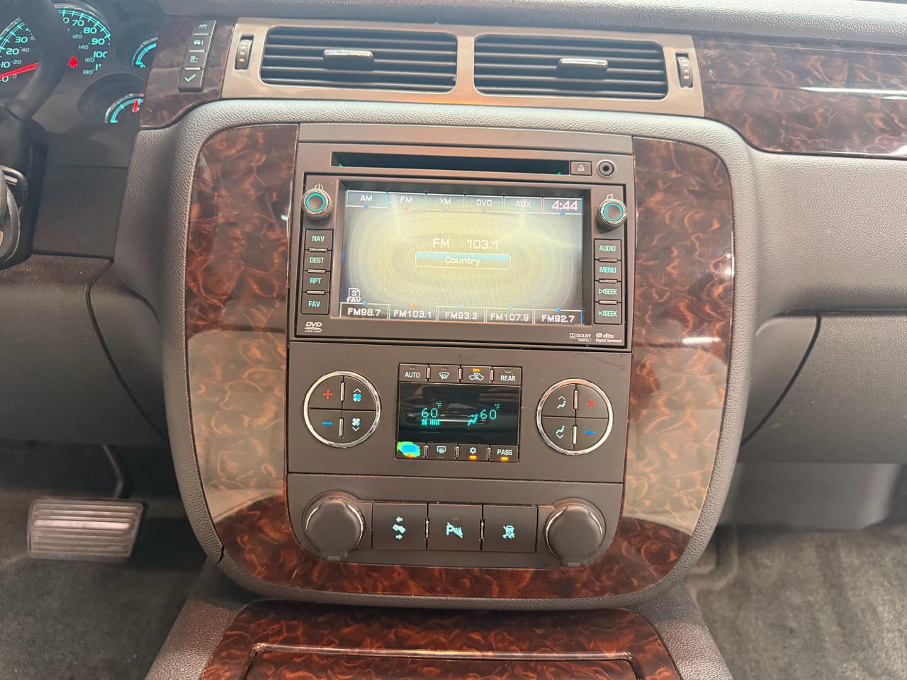GMC Yukon Denali XL 4WD 2011
