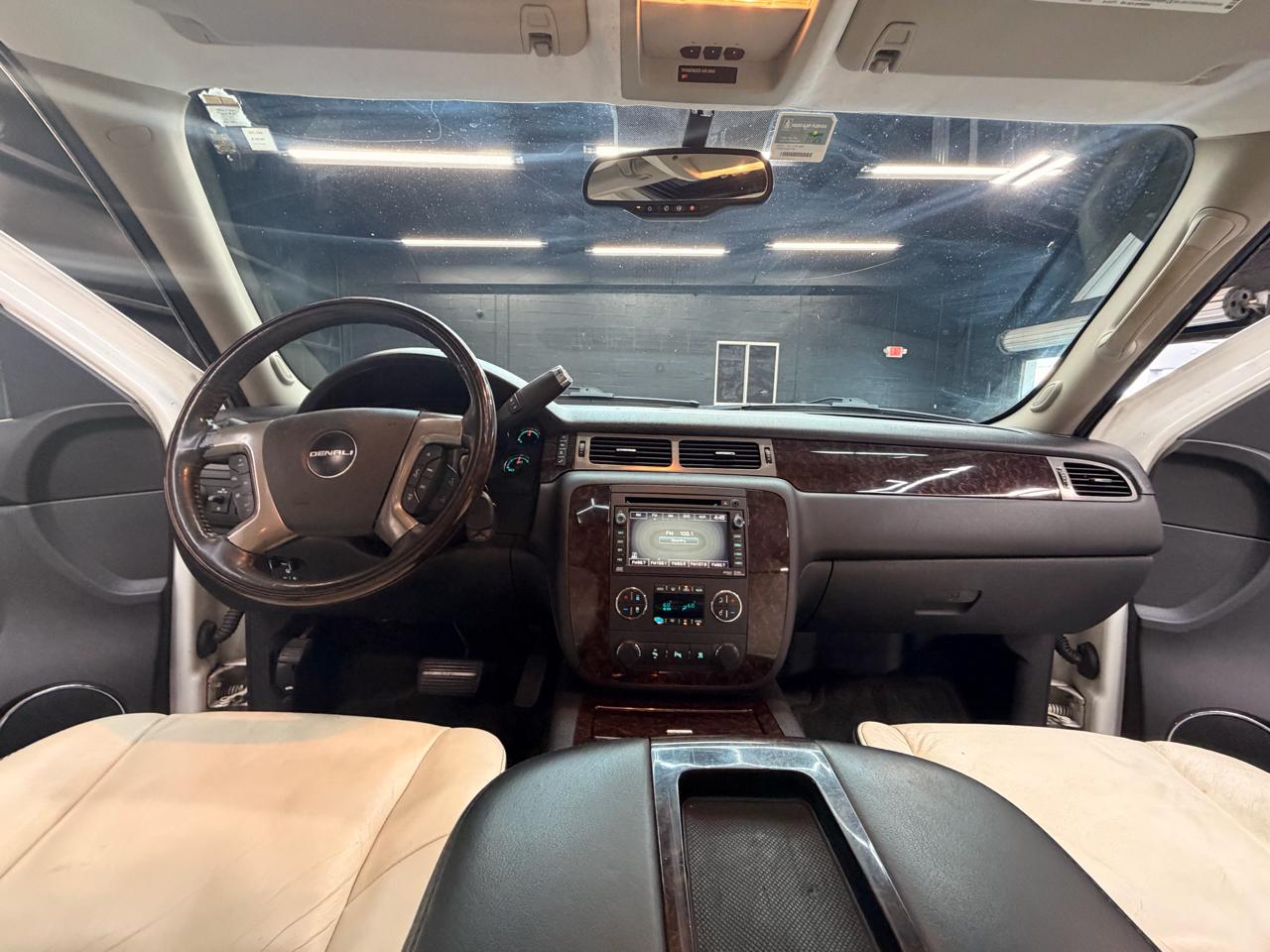 GMC Yukon Denali XL 4WD 2011