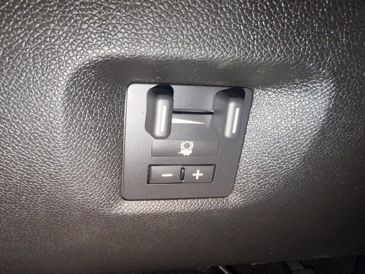 GMC Yukon Denali XL 4WD 2011