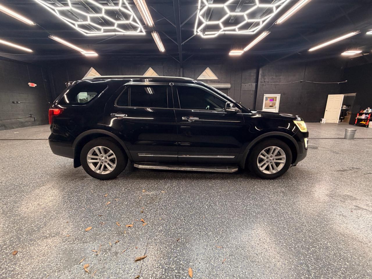Ford Explorer XLT FWD 2017