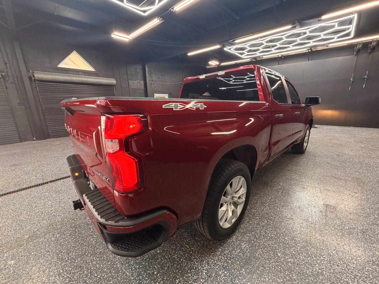 Chevrolet Silverado 1500 Custom Crew Cab Short Box 4WD 2021