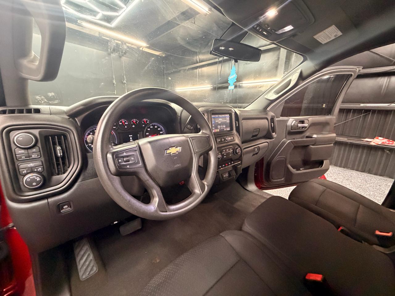 Chevrolet Silverado 1500 Custom Crew Cab Short Box 4WD 2021