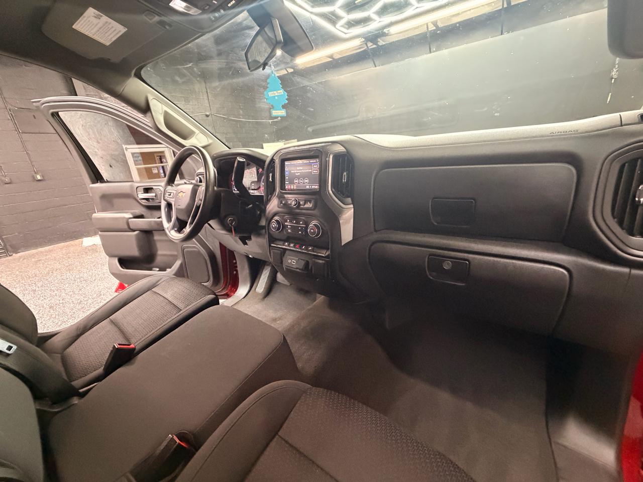 Chevrolet Silverado 1500 Custom Crew Cab Short Box 4WD 2021
