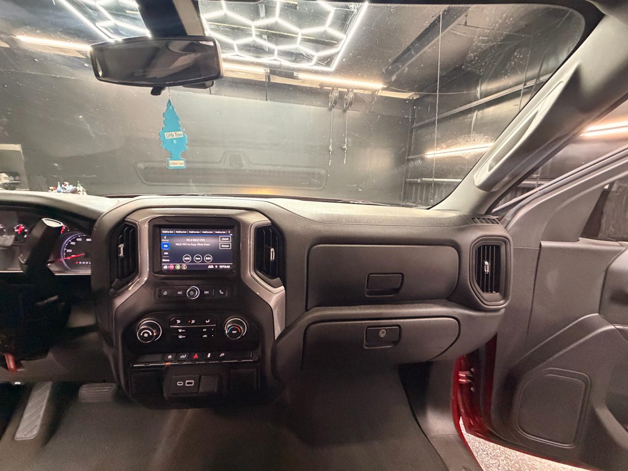 Chevrolet Silverado 1500 Custom Crew Cab Short Box 4WD 2021