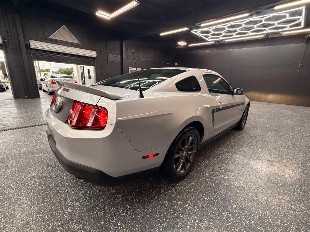Ford Mustang V6 Coupe 2011
