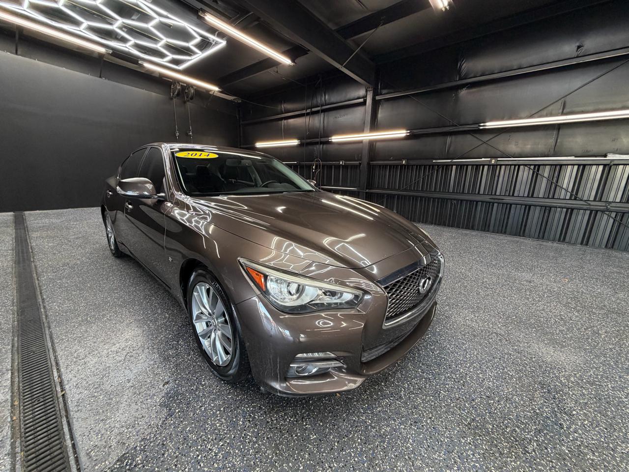 Infiniti Q50 Premium 2014