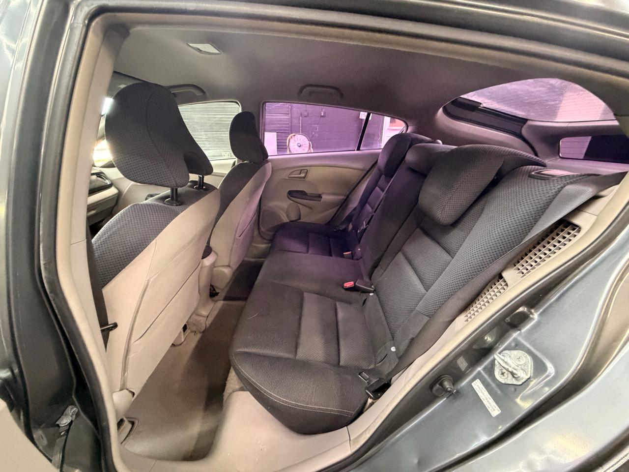 Honda Insight EX with Navigation 2011