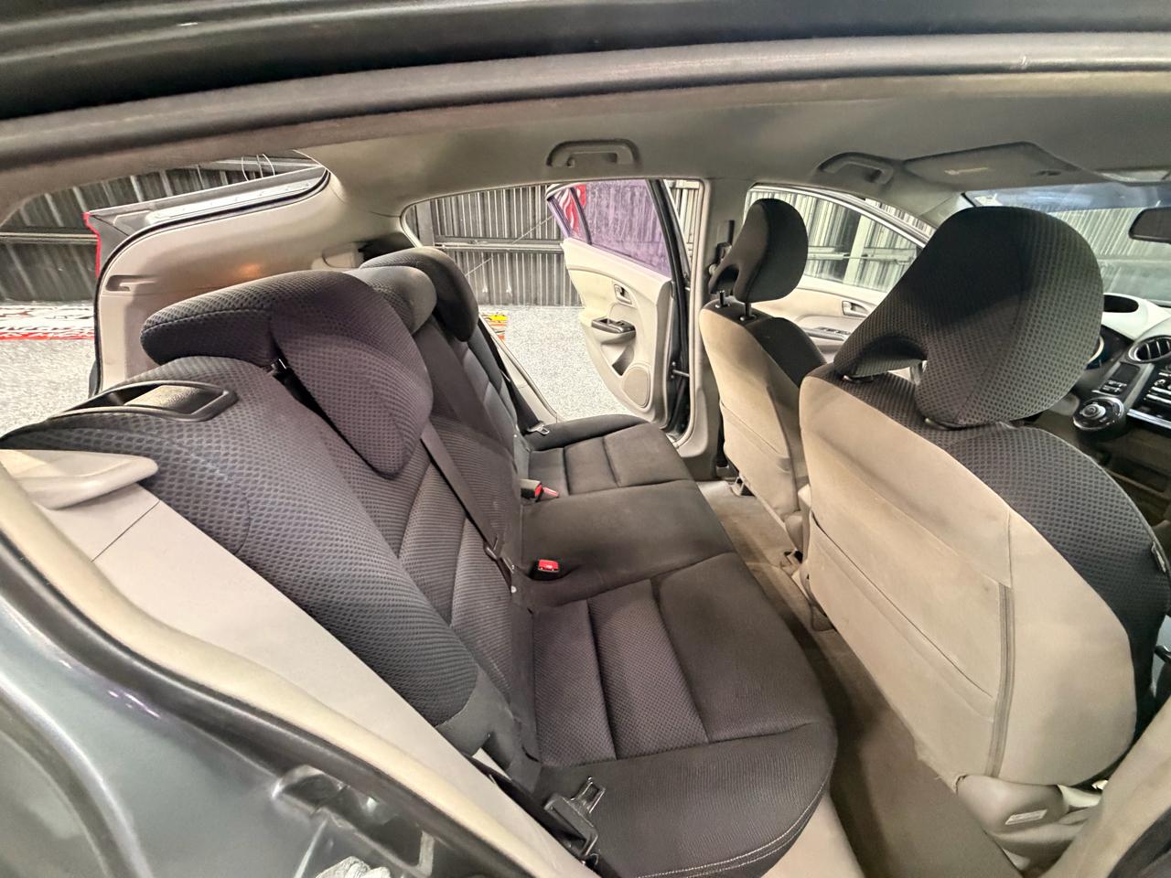 Honda Insight EX with Navigation 2011