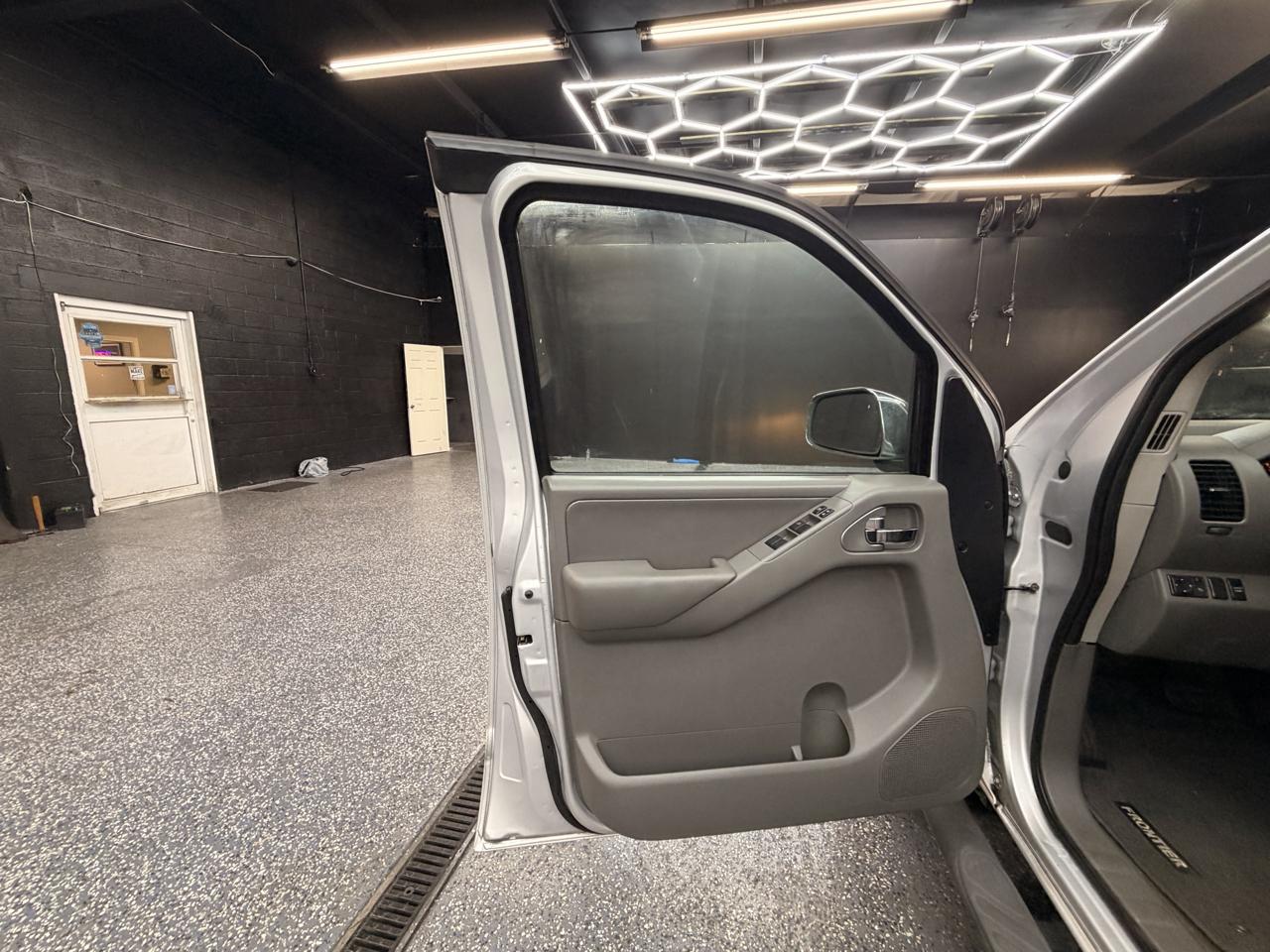 Nissan Frontier S Crew Cab 2WD 2011