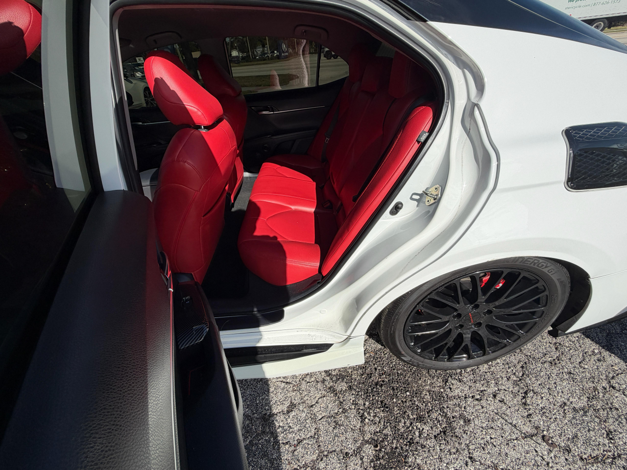 Toyota Camry SE 2020