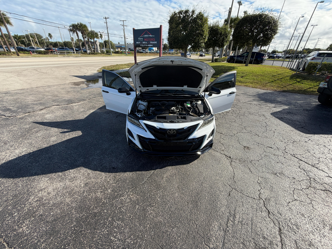 Toyota Camry SE 2020