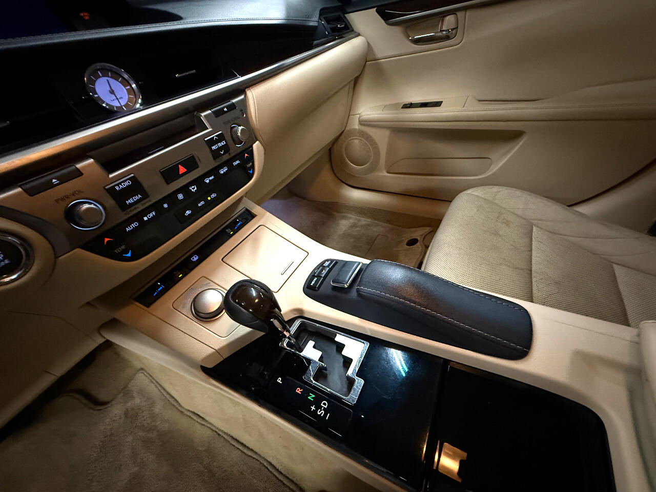 Lexus ES 350 4dr Sdn 2013