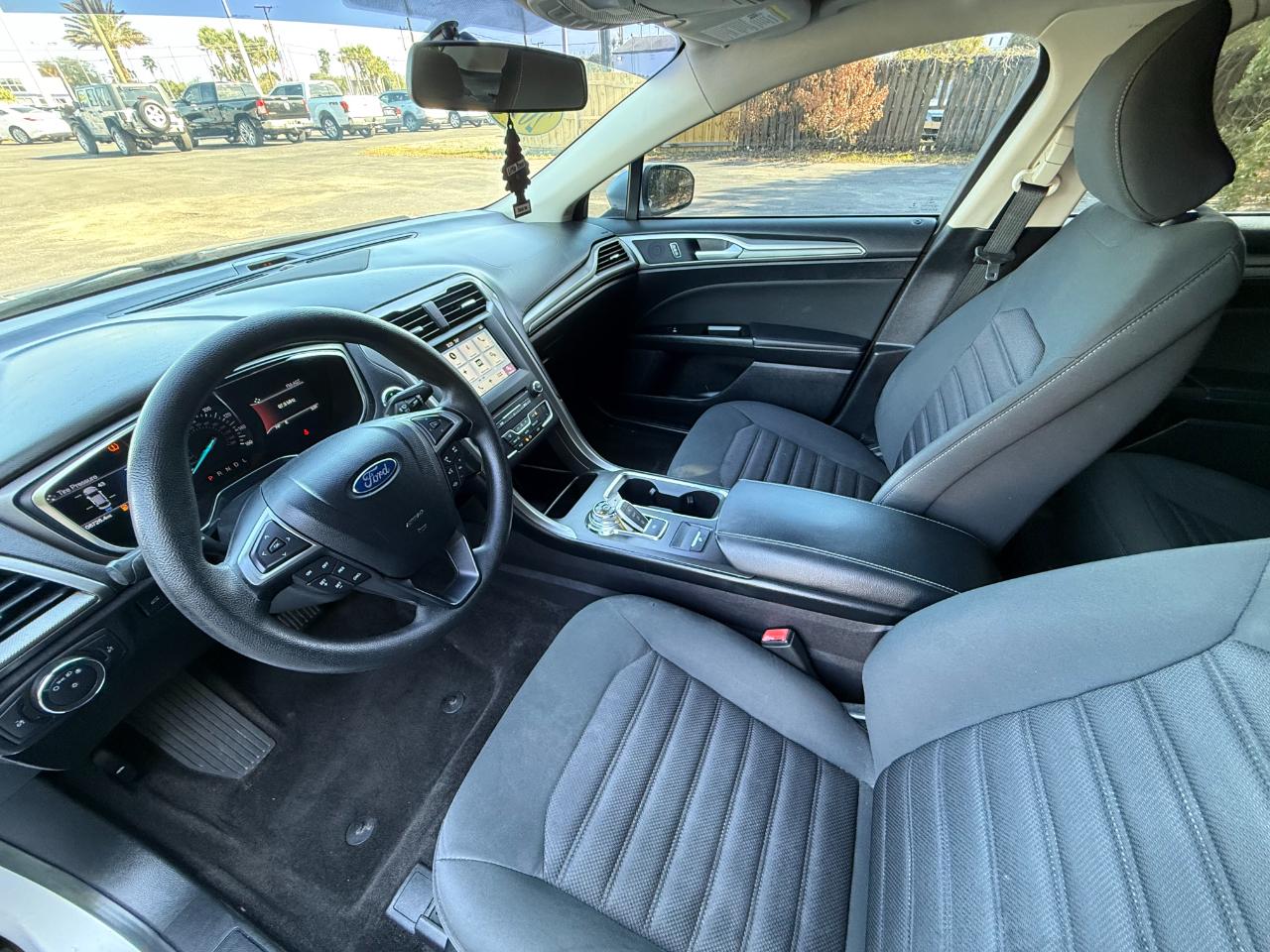 Ford Fusion SE FWD 2017