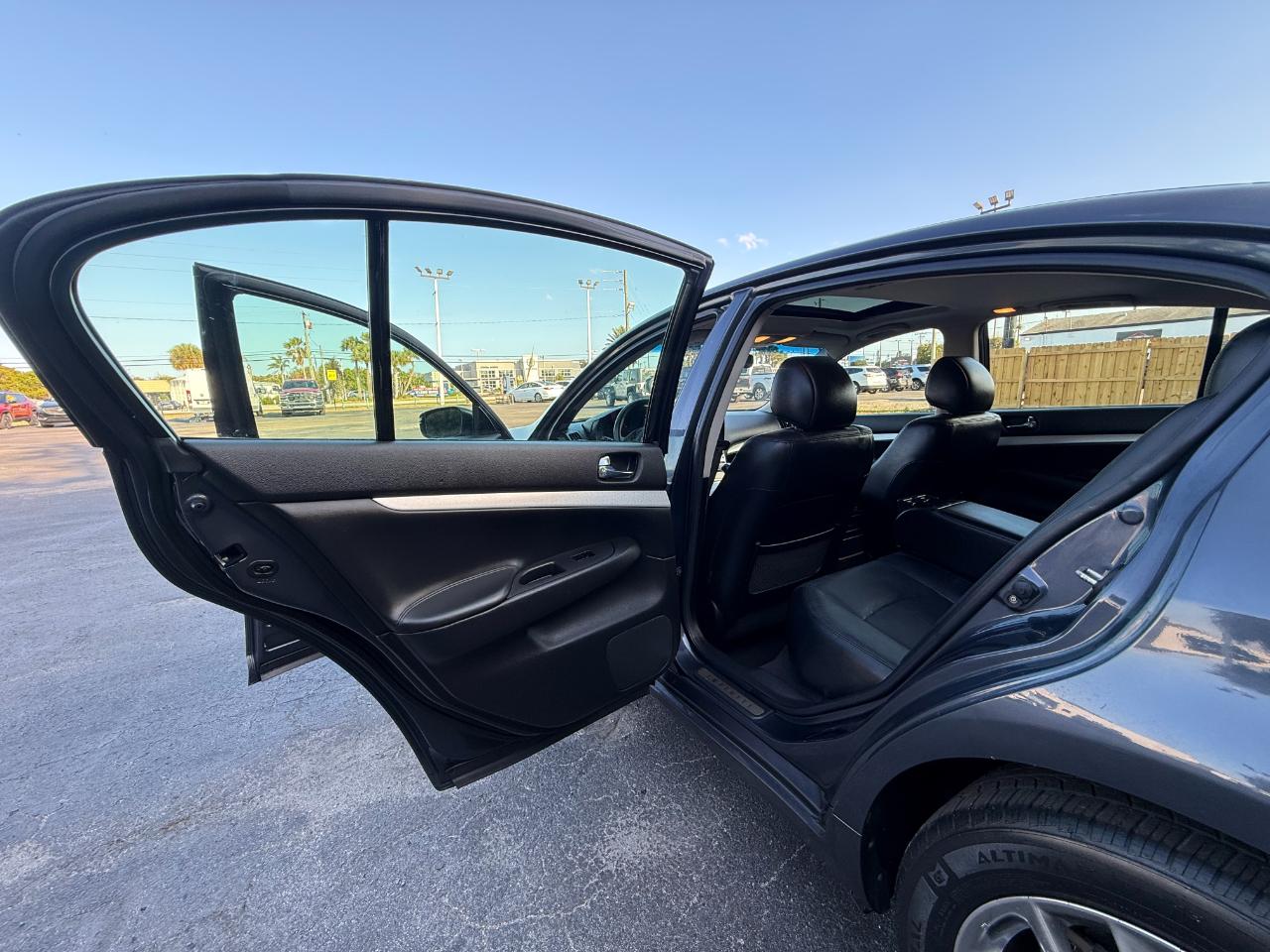 Infiniti G37 Sedan 4dr x AWD 2009