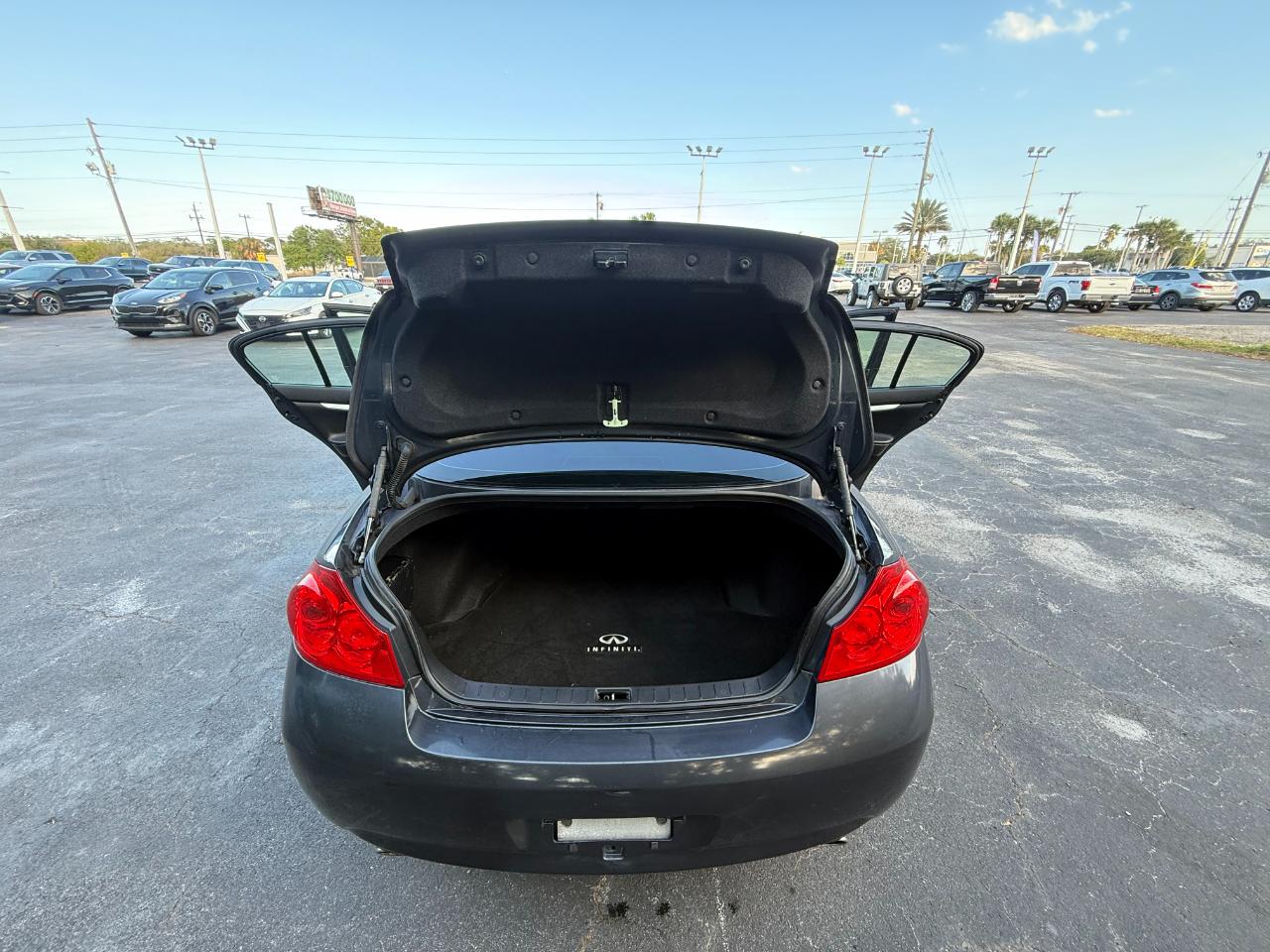 Infiniti G37 Sedan 4dr x AWD 2009