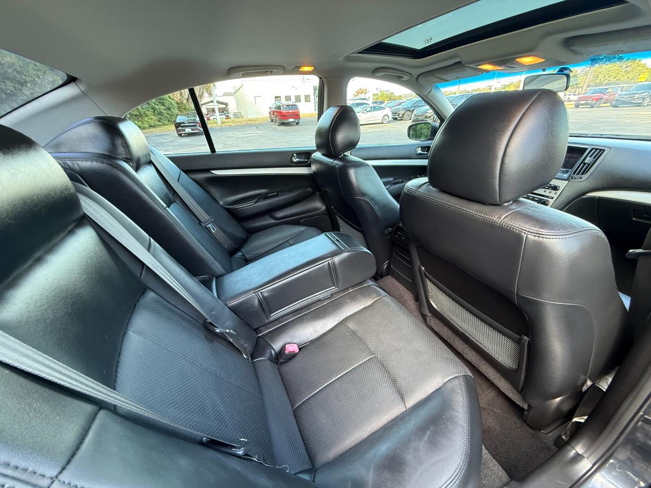 Infiniti G37 Sedan 4dr x AWD 2009