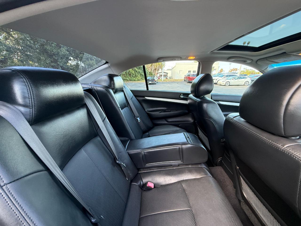 Infiniti G37 Sedan 4dr x AWD 2009