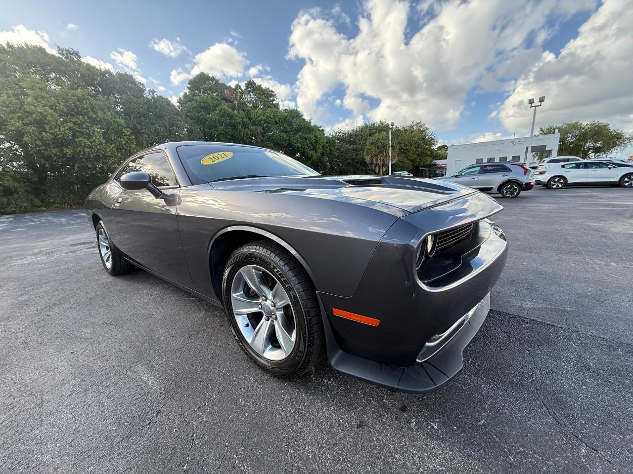 Dodge Challenger SXT RWD 2021