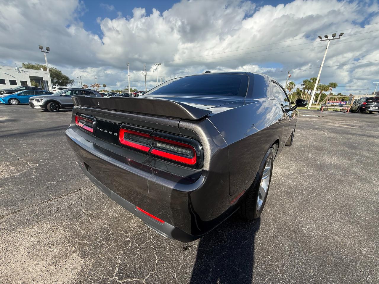 Dodge Challenger SXT RWD 2021