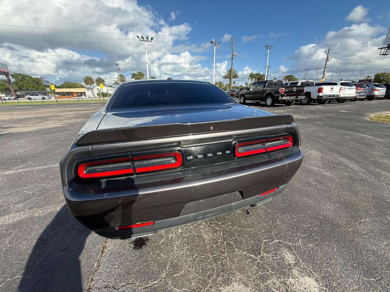 Dodge Challenger SXT RWD 2021