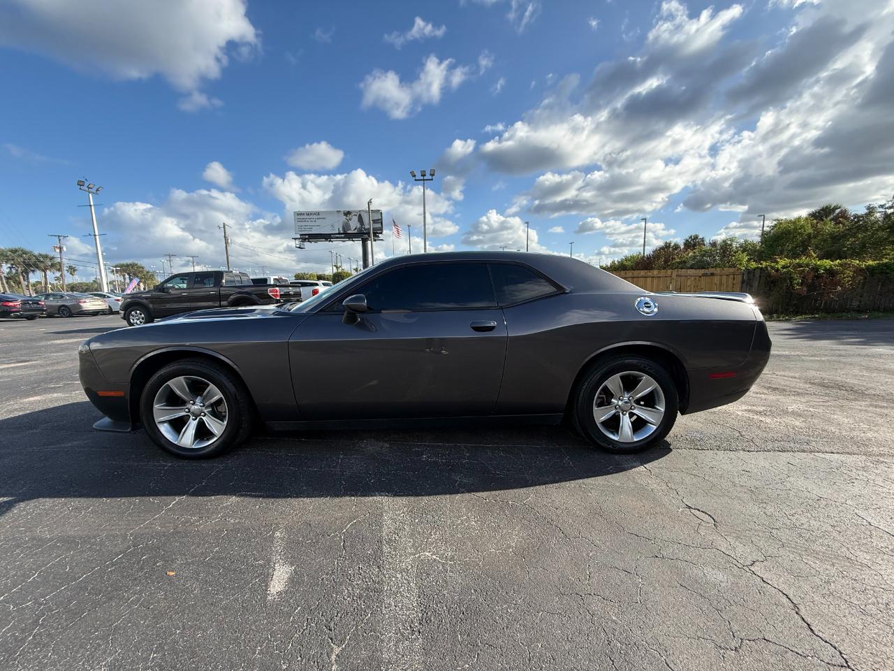 Dodge Challenger SXT RWD 2021