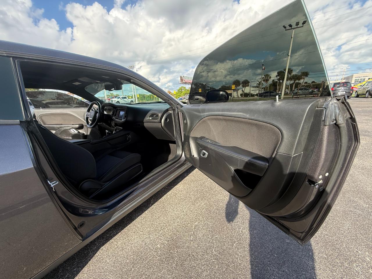 Dodge Challenger SXT RWD 2021