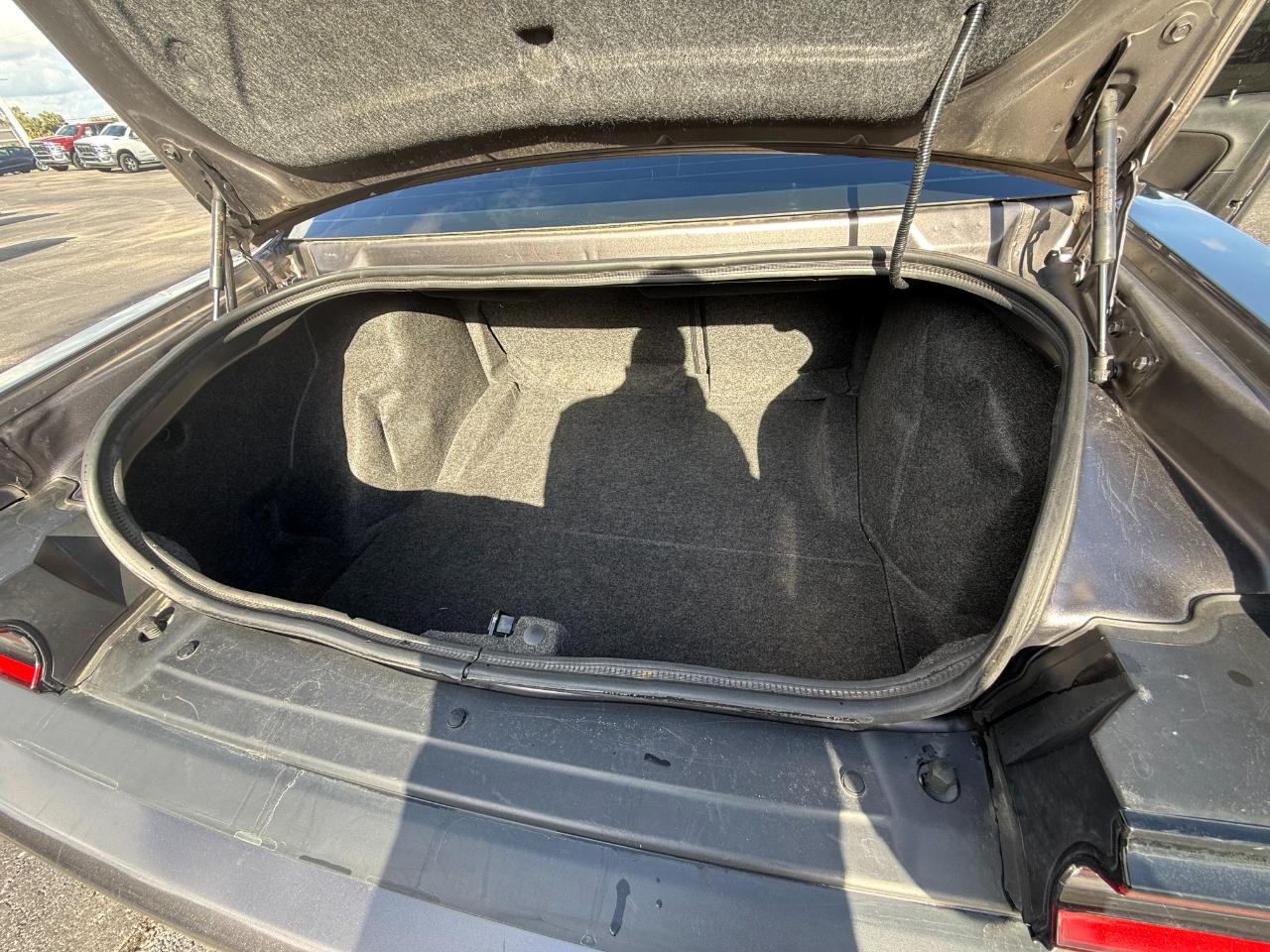 Dodge Challenger SXT RWD 2021