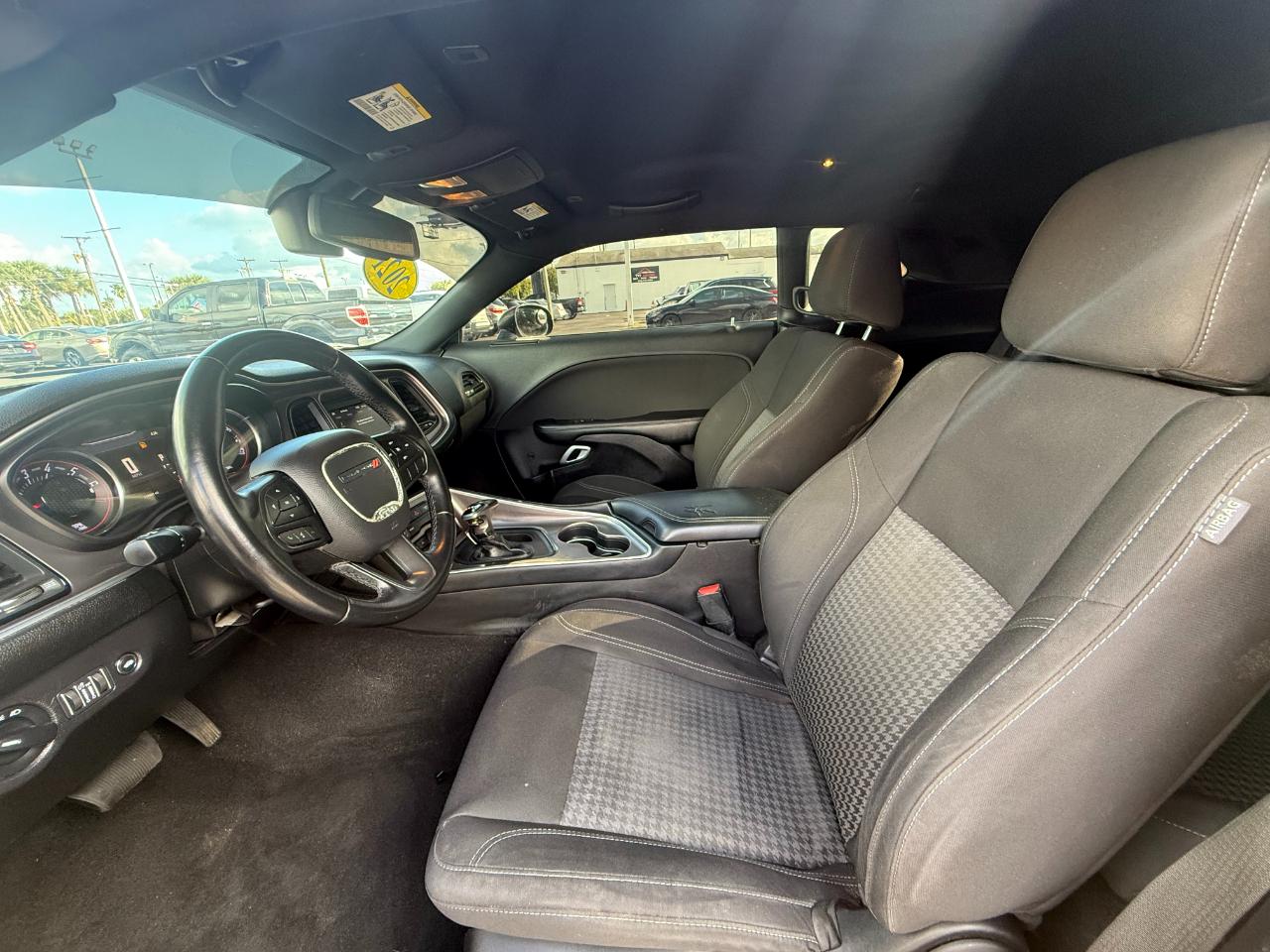 Dodge Challenger SXT RWD 2021