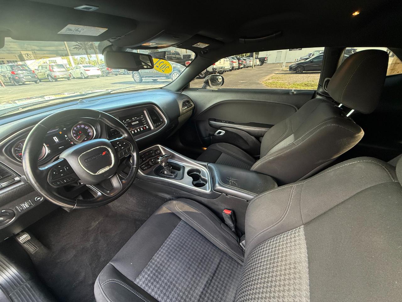 Dodge Challenger SXT RWD 2021