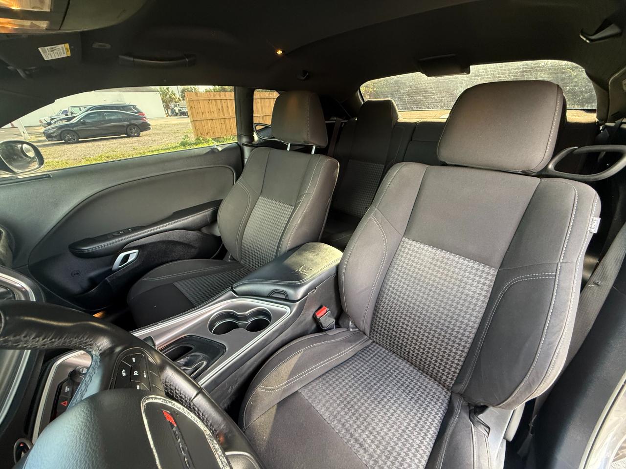 Dodge Challenger SXT RWD 2021